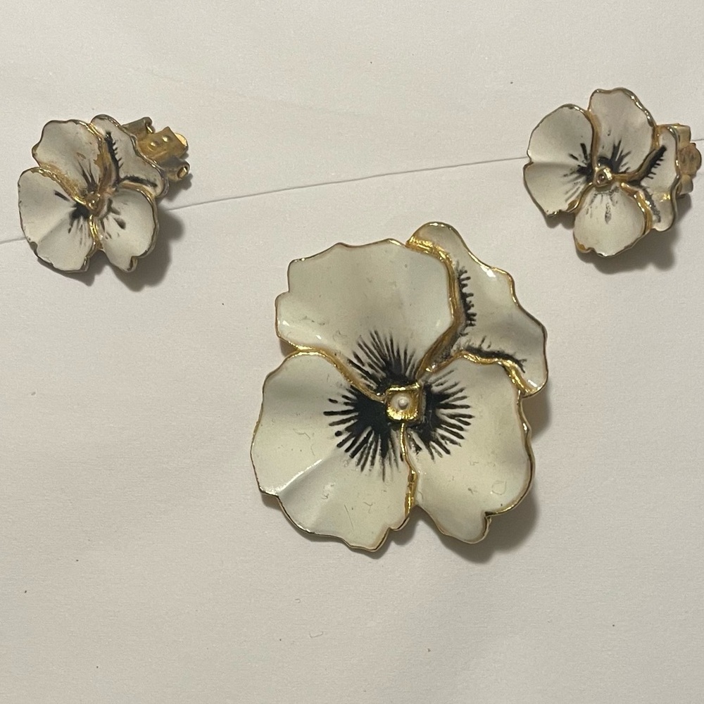 Elegant pansy enamel Brooch and Earring Set vintage  60s set